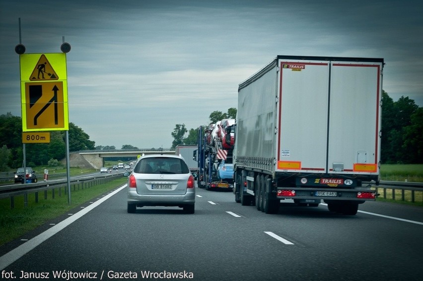 Remont A4: Zrobili z autostrady zwykłą drogę, a kasują wciąż tyle samo!