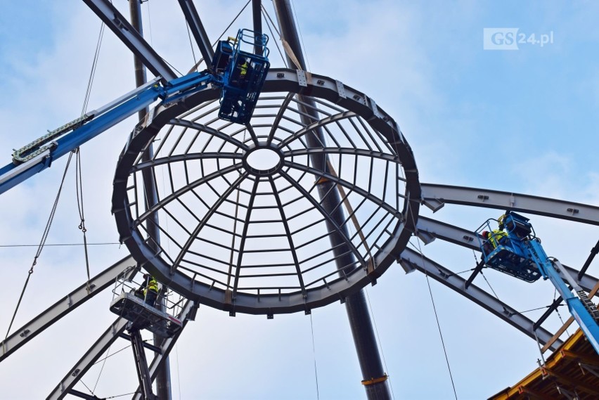 Aquapark w Szczecinie. Montaż ogromnego świetlika w Fabryce Wody. Zobacz ZDJĘCIA