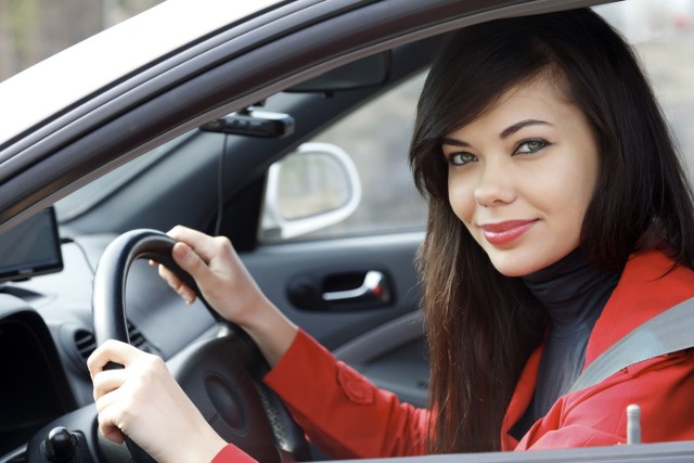 Wśród największych zwolenników montowania w autach rejestratorów jazdy są młodzi kierowcy