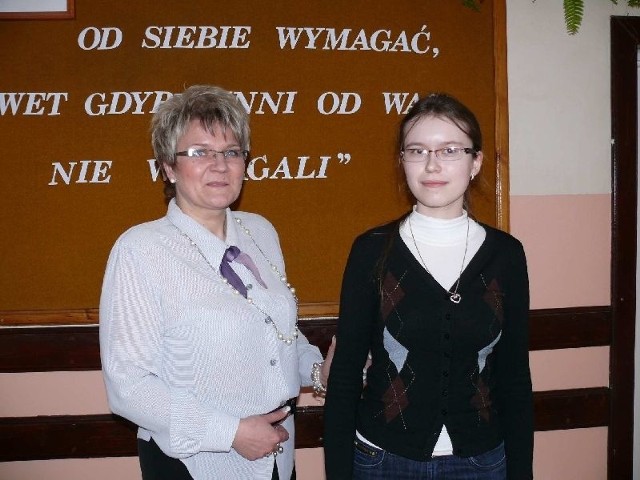 Anna Golik, dyrektorka Gimnazjum w Węchadłowie jest dumna z osiągnięć prymuski Kingi Bieleckiej.