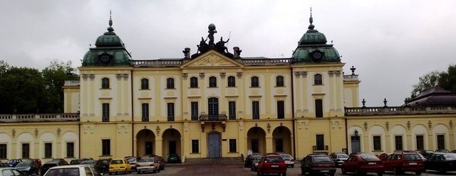 Uniwersytet Medyczny przeprowadza swoje zakłady mieszczące się w Pałacu Branickich i wygospodaruje miejsce na medyczne muzeum