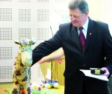 Żyrafa zachwyciła prezydenta Gajewskiego