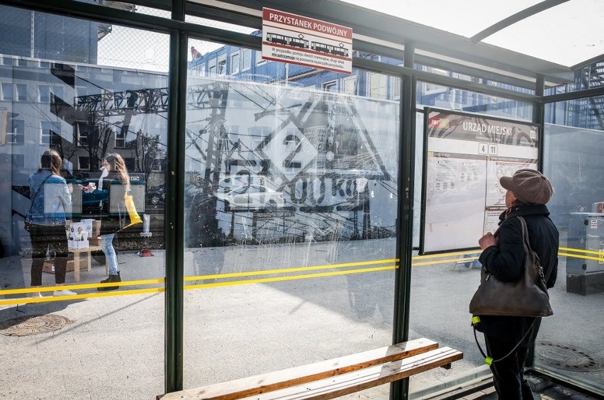 Na dwóch ścianach ogrodzenia Forum Gdańsk powstaje mural