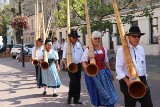 Osiemnaście rogów alpejskich zabrzmiało w pasażu Schillera i w Manufakturze