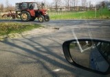Traktorzysta na podwójnym gazie zatrzymany do kontroli w miejscowości Kaleń
