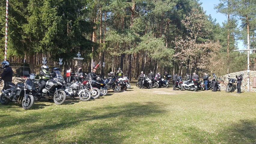 Motocykliści z Brzezin wybrali się na rajd szlakiem majora "Hubala"