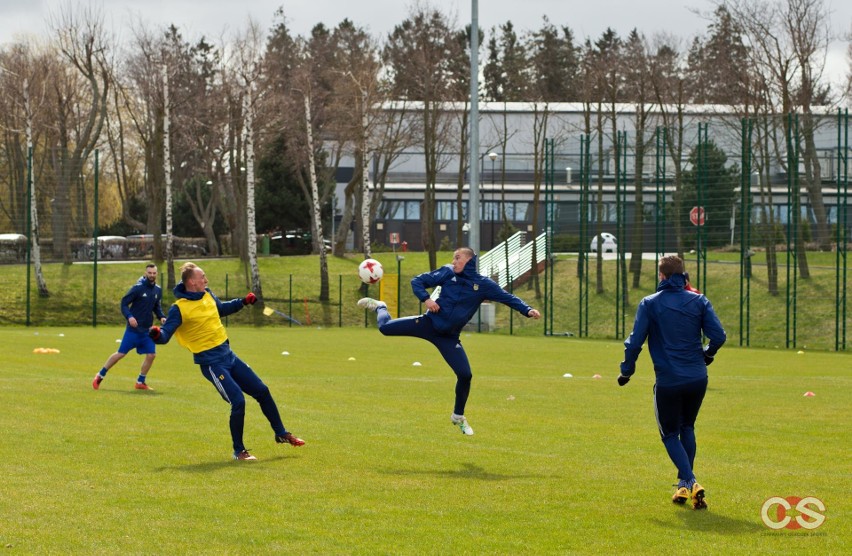 Arka Gdynia w COS Cetniewo i z nowym trenerem szlifuje formę na derby [ZDJĘCIA, WIDEO]