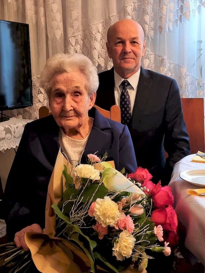 Mieszkanka gminy Brzuze koło Rypina skończyła 100 lat. Tak obchodziła urodziny [zdjęcia]