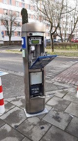 Kraków. Zniszczony parkomat na os. Podwawelskim. Użyto petard. Frustracja, czy próba kradzieży?