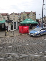 Na rynku Jeżyckim w Poznaniu znaleziono zwłoki mężczyzny. Stanął tam parawan
