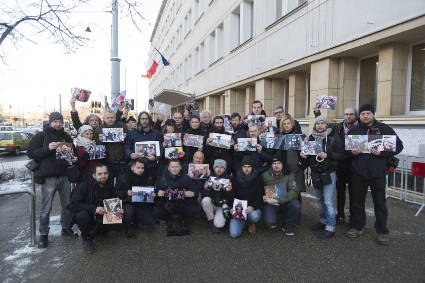 Urząd Miejski w Gdańsku. Akcja trójmiejskich fotoreporterów...