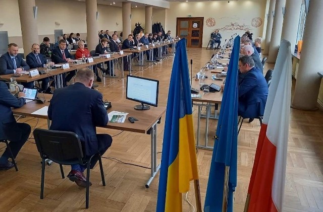 Rada Miasta w Oświęcimiu przyjęła na środowej sesji specjalną rezolucję wyrażającą solidarność z narodem ukraińskim i deklarację wsparcia dla Sambora partnerskiego miasta na Ukrainie