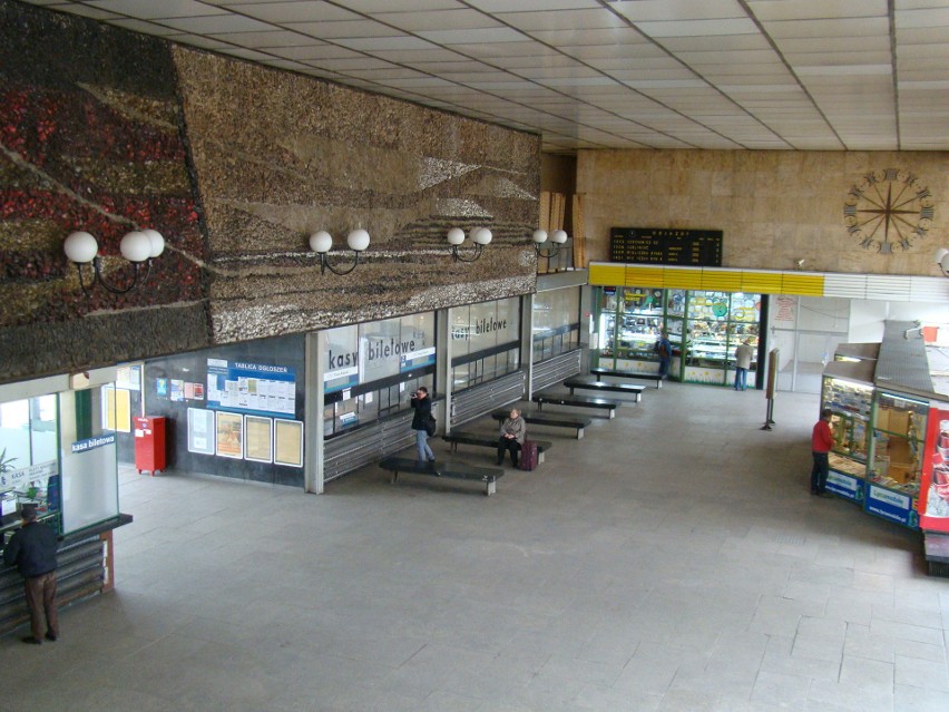 Główny hol dworca jest już zamknięty