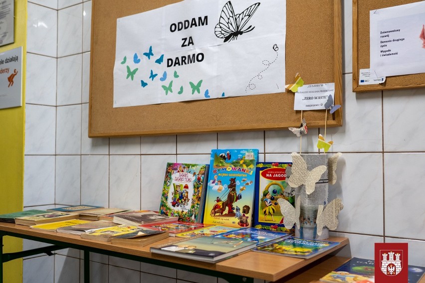 Wielki kiermasz książek w zgierskiej szkole. Przygotowano mnóstwo atrakcji. ZDJĘCIA