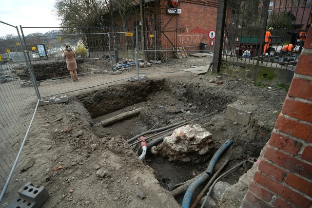 Przed Bramą Klasztorną archeolodzy z Uniwersytetu Mikołaja Kopernika odkryli północny fragment kompleksu św. Ducha, jednego z najważniejszych miejsc dla historii Torunia.