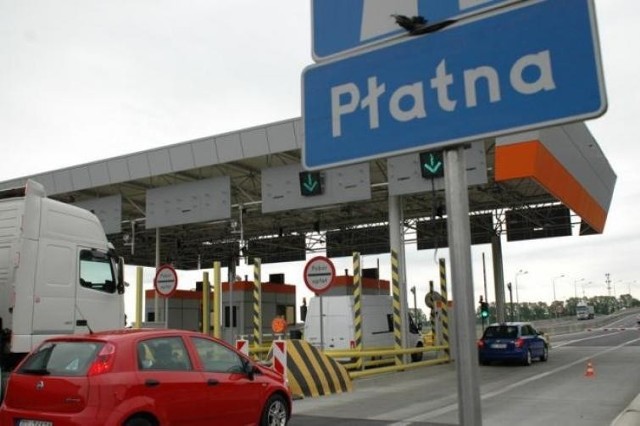 Bramki poboru opłat mają zniknąć z autostrad w 2016 r. Na zdjęciu wjazd na A4 pod Opolem