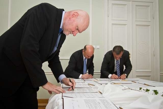 Podpisanie porozumienia ZIT w Pałacu OstromeckoPodpisanie porozumienia ZIT w Pałacu Ostromecko. NZ Michał Zaleski