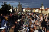 Czechy wygrały z koronawirusem. Skończyły się ograniczenia, Czesi nie muszą już nosić maseczek na twarzach (VIDEO)