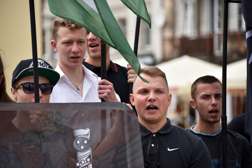 Młodzież Wszechpolska manifestowała przeciw polityce...