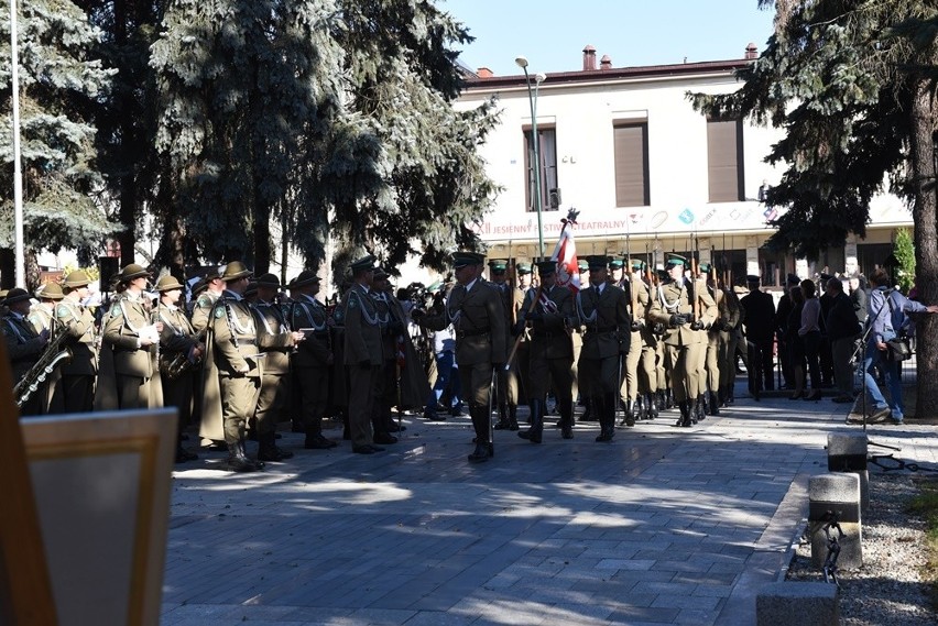 Nowy Sącz. Tłumy sądeczan na powtórnym pochówku gen. Bronisława Pierackiego