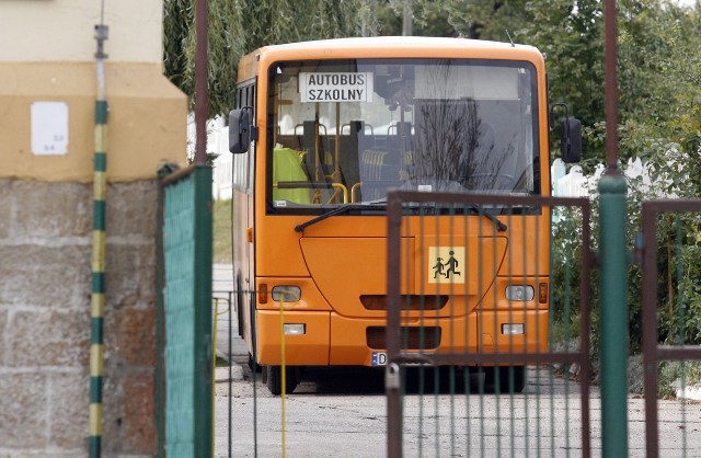 Szarpanina w szkolnym autobusie w Smołdzinie