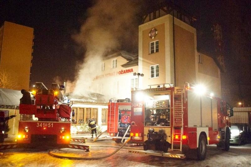 Trzy wozy strażackie gasiły w czwartek wieczorem pożar w...
