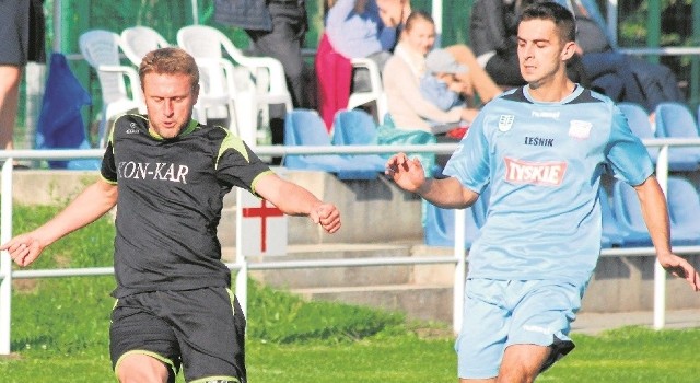 Dawid Żak (z prawej) po powrocie z zagranicy jest pewnym punktem czwartoligowej Kamiennej Brody. W sobotę jego zespół czeka wyjazdowe spotkanie z Lubrzanką Kajetanów. Liczy na punkty. 