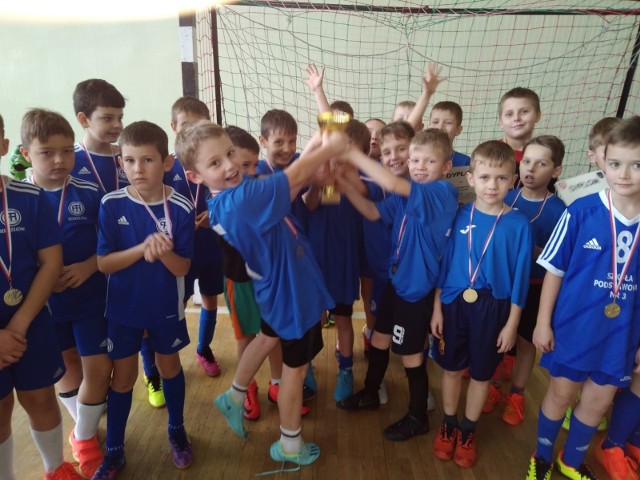 Drugi Turniej Piłki Nożnej Klas Trzecich o Puchar Dyrektora Szkoły Podstawowej numer 5 w Jędrzejowie. W zawodach wzięli udział uczniowie z sześciu szkół z terenu gminy Jędrzejów.