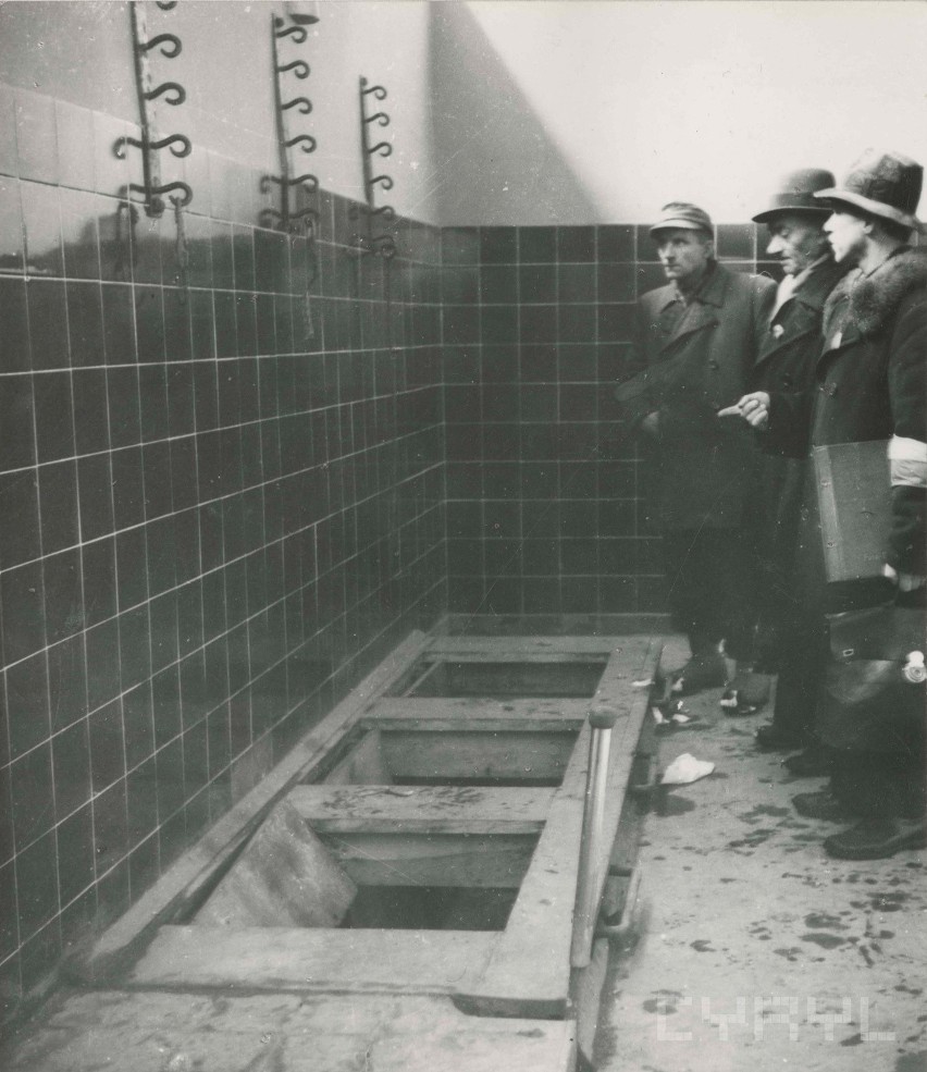 Szubienice w tzw. celi śmierci niemieckiego Aresztu...
