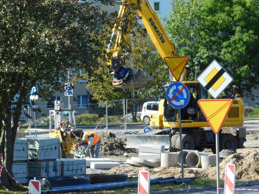 W Koszalinie trwa przebudowa ronda przy ulicy Śniadeckich i...