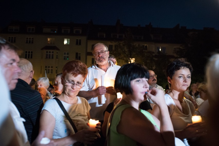 Ponad 1000 osób na proteście na placu Daszyńskiego w Opolu...