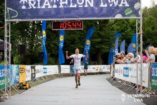 Podpoznańskie Lusowo po raz szósty gościło zawodników uczestniczących w Triathlonie Lwa.  Na dwóch dystansach indywidualnych, w sztafetach oraz w aquathlonie dzieci i młodzieży wystartowało łącznie blisko 700 osób.Zobacz kolejne zdjęcie. --->