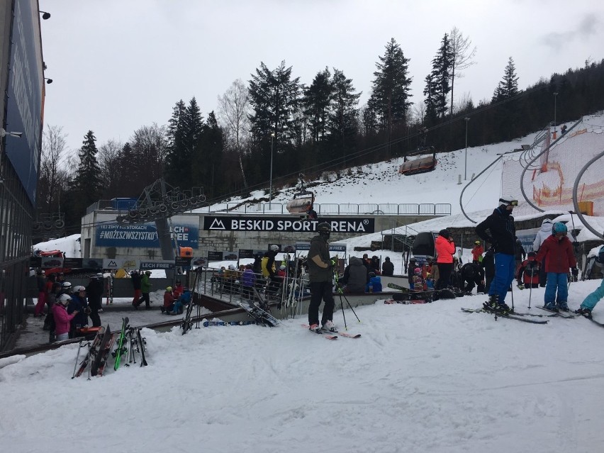 W Beskidach rozpoczął się narciarski weekend. Spory ruch...