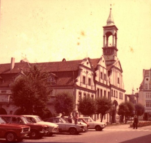 Kluczbork. Rynek z widokiem na dawne domy kramarskie. Lata...