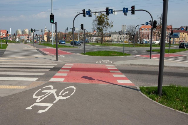 W ostatnim czasie w Bydgoszczy oddano do użytku kilka kilometrów nowych dróg rowerowych: na ul. Kruszwickiej (na zdjęciu), Kujawskiej, Focha, Wojska Polskiego, Grunwaldzkiej
