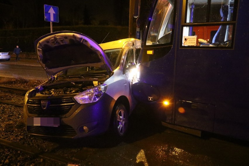 Wypadek na Sienkiewicza. Tramwaj zderzył się z samochodem 