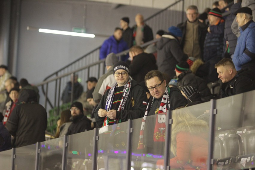 GKS Tychy - Podhale Nowy Targ 2:1 [ZDJĘCIA KIBICÓW] Ostatni mecz sezonu zasadniczego na Stadionie Zimowym