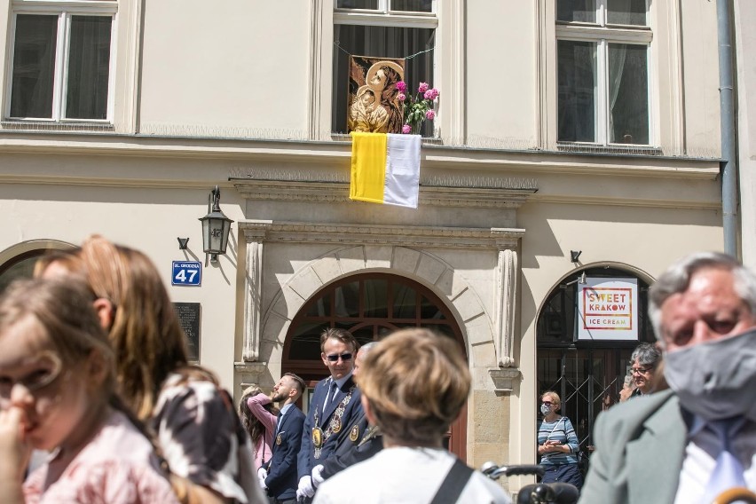 Rok temu, już w pandemii, centralna procesja w Krakowie...