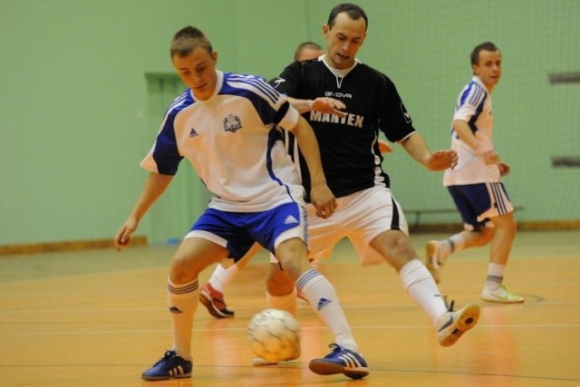 Fragment meczu drugiej Jędrzejowskiej Ligi Futsalu, pomiędzy Elmar II, a Blaugraną.
