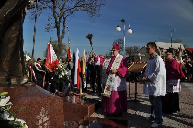 Pomnik poświęcił biskup drohiczyński Antoni Pacyfik Dydycz