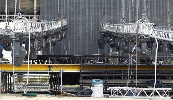 Powstaje scena Europejskiego Stadionu KulturyMontowanie na Rynku w Rzeszowie sceny glównej na festiwal Europejski Stadion Kultury.