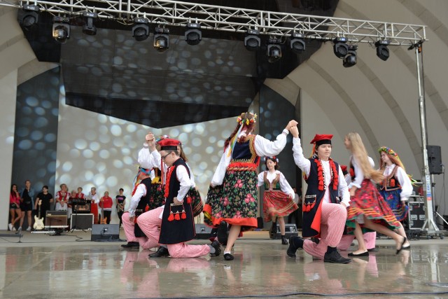 Podczas pierwszego Festiwalu Kół Gospodyń Wiejskich w Połańcu były tańce i pyszne jedzenie