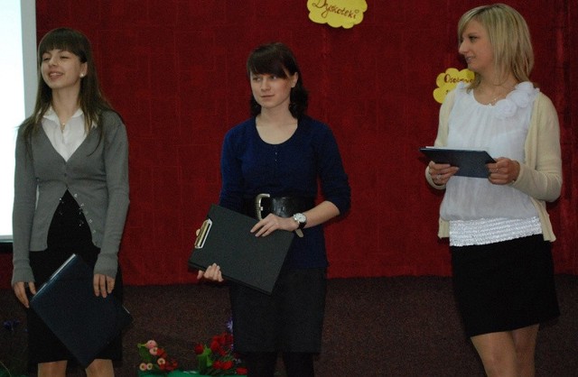 Nastoletnie posłanki- Magdalena Ignacak, Magdalena Loranty i Judyta Walas.