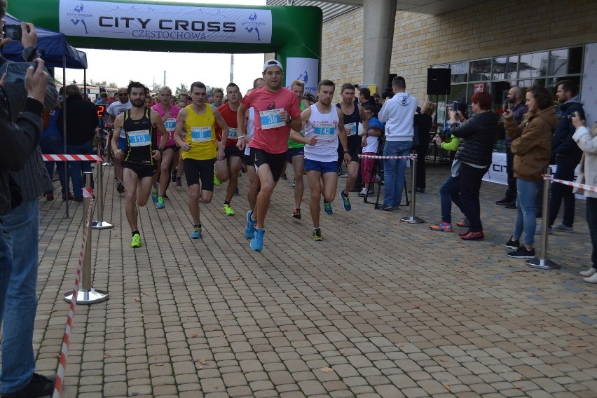 City Cross Częstochowa: 230 biegaczy na trasie miejskiego katorżnika [ZDJĘCIA]