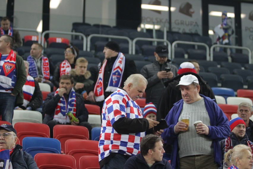 Górnik Zabrze - Śląsk Wrocław. Kibice odśpiewali hymn ZDJĘCIA KIBICÓW