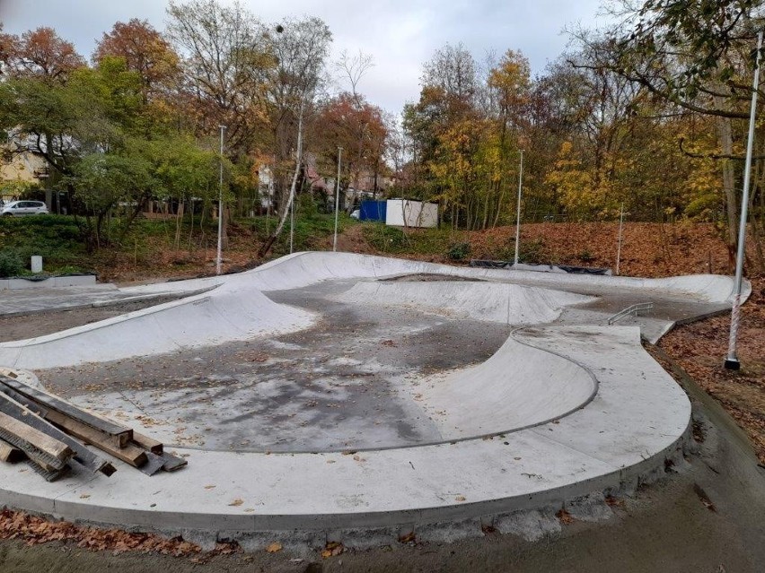 Kolejna inwestycja SBO prawie skończona. W Podjuchach powstaje nowy skatepark