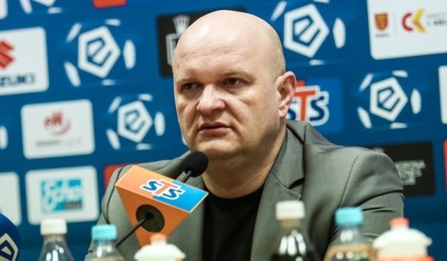Trener Maciej Bartoszek jest zadowolony z postawy zespołu w meczu w Lubinie.