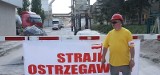Zablokowane bramy wjazdowe, przestoje na produkcji i transparenty. Pracownicy "Trzuskawicy" strajkowali przeciwko zwolnieniu 100 osób