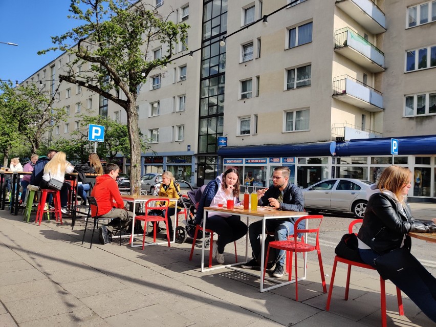 Gastronomia częściowo otwarta. W Gdyni ogródki restauracyjne witają klientów ZDJĘCIA