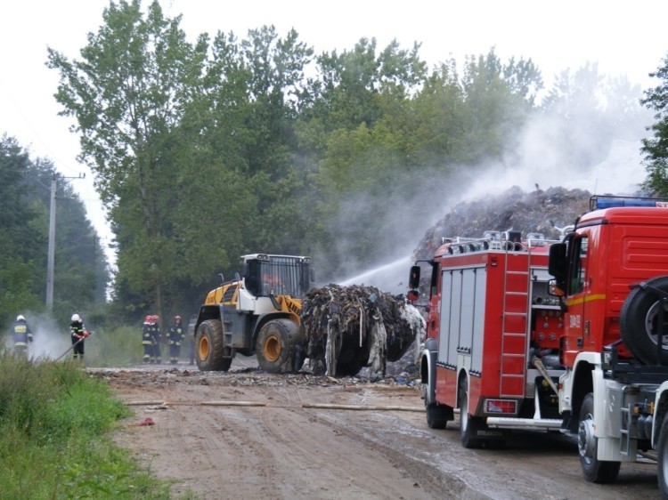 Karcze. Znów pożar na wysypisku śmieci (zdjęcia)